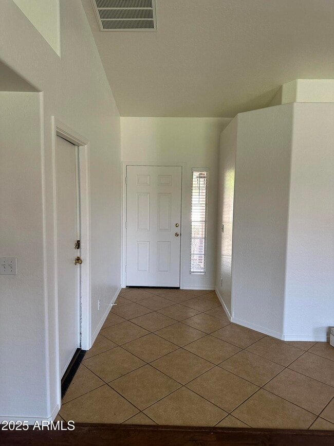 Building Photo - 2213 S Tucana Ln