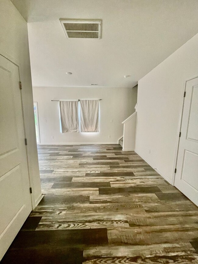 Building Photo - Welcome to this stunning 3-bedroom, 2.5-ba...