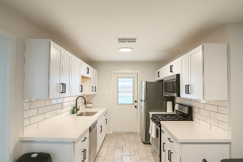 Building Photo - 1630 E 12th St