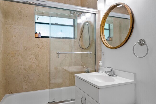 Full Bath 2 - 3265 Virginia St
