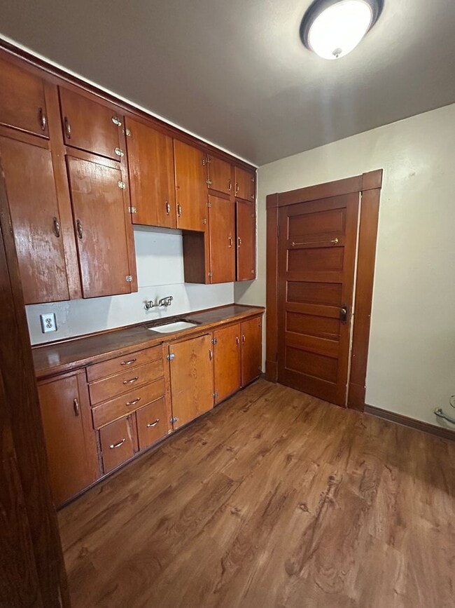 Building Photo - 1 Bed, 1 Bath 7 Plex