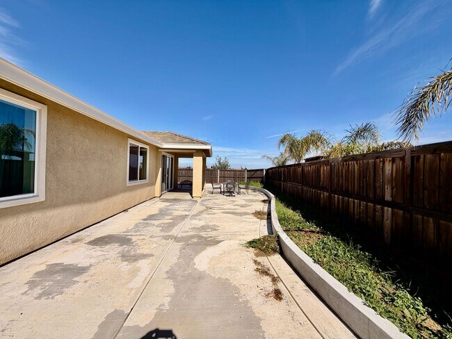Building Photo - Vacaville 4 Bed | 3 Bath | Single-Story | 2,490 SF | Built in 2021