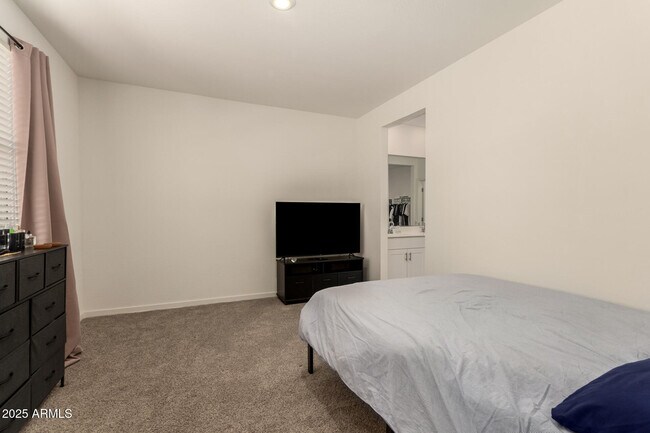 Building Photo - 3022 Hayden Rose Ave