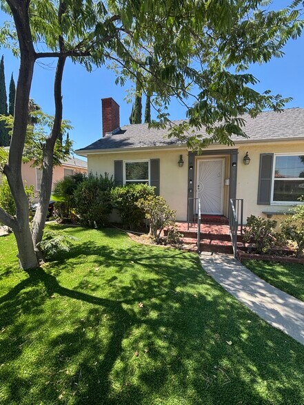 Building Photo - 5071 Enfield Ave