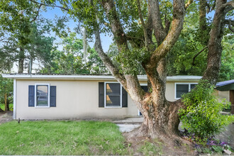 Building Photo - Comfortable 3-Bedroom Home