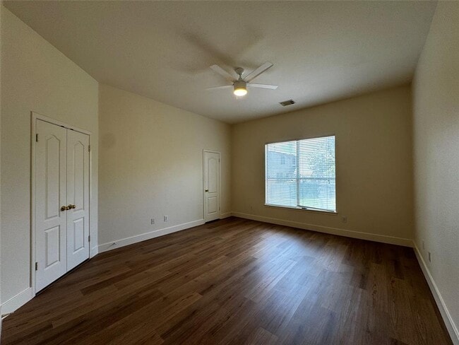 Building Photo - 1429 Scheider Dr