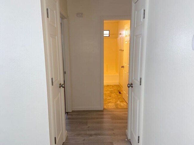 Building Photo - Reno Duplex - 1 Pet Friendly, Garage, Dishwasher, Washer/Dryer Hookups, Central A/C