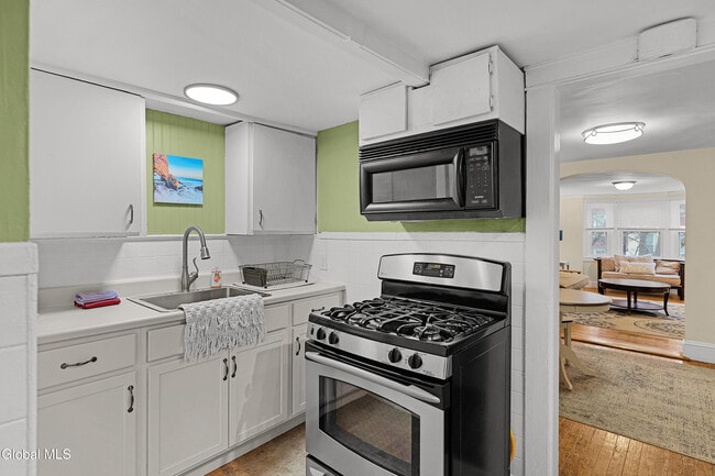 Building Photo - 67 Hill St