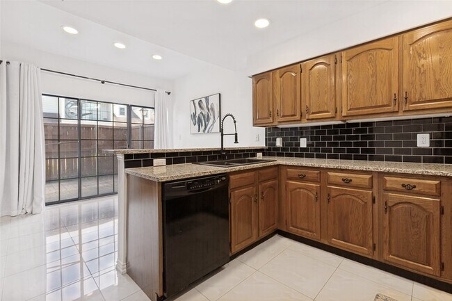 Building Photo - 5100 Verde Valley Ln