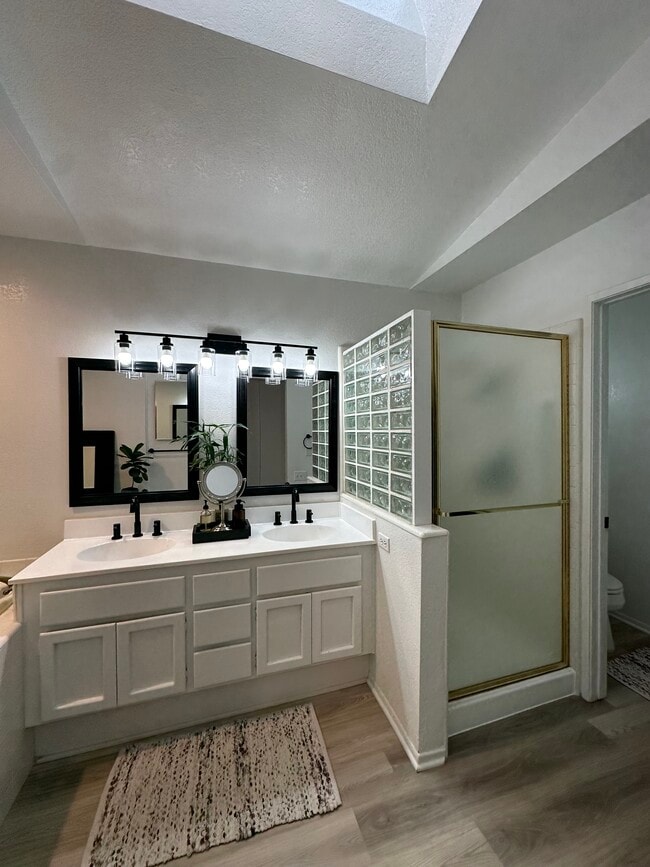 Building Photo - 8115 Surfline Dr