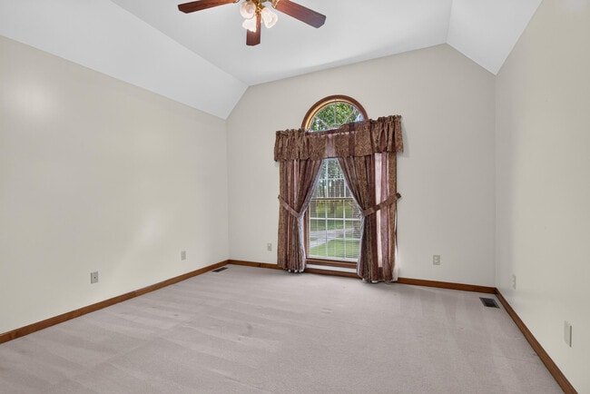 Building Photo - 133 Foxtail Dr