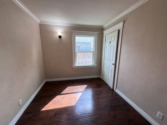 Building Photo - 841 W 64th St