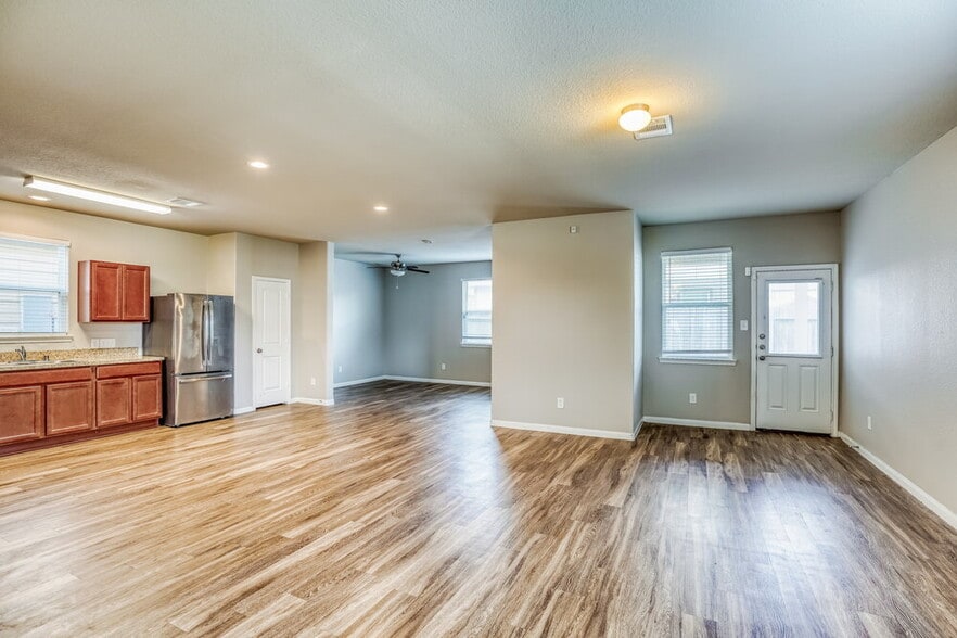 Building Photo - 18606 Cooper Ravine Way