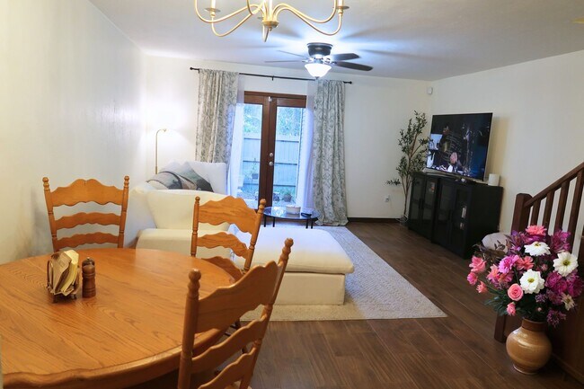Building Photo - 1/2 Off First Month's Rent - Prime Location to Haile Village
