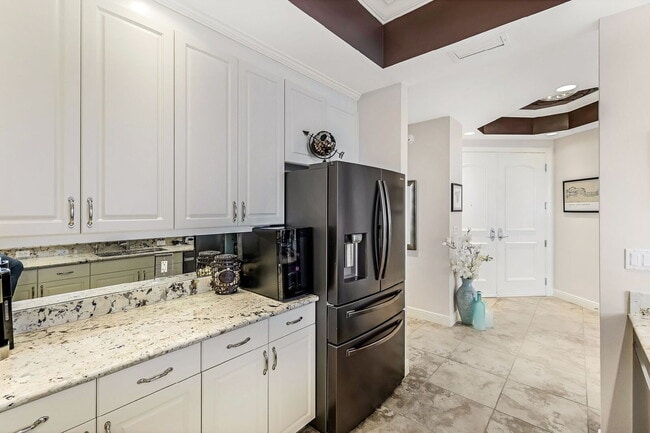 Building Photo - Stunning High-Rise Condo with Gulf Views –...
