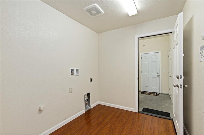 Building Photo - 501 Sugar Maple Ln