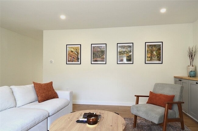 Building Photo - 422 Avery St