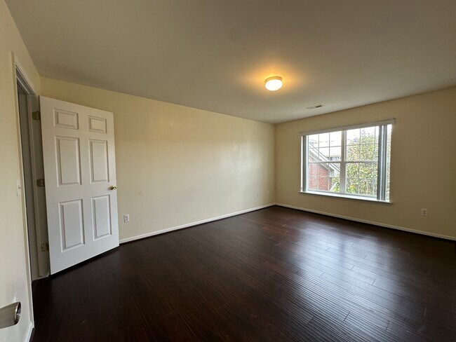 Building Photo - 15312 Yale Dr