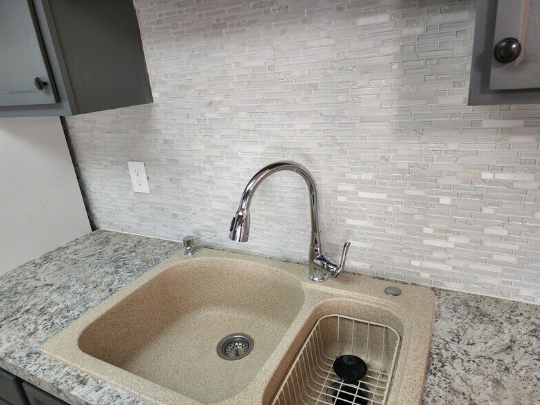 Building Photo - 18163 E Kentucky Ave