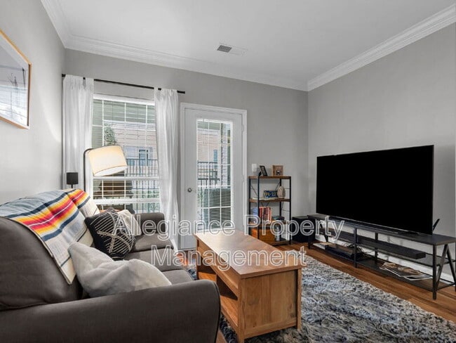 Building Photo - 4852 Eisenhower Ave