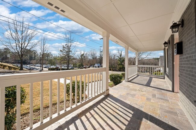 Building Photo - Beautiful bungalow in fabulous Durham location!