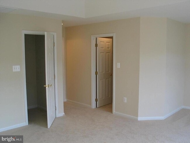 Building Photo - 705 Vestal St