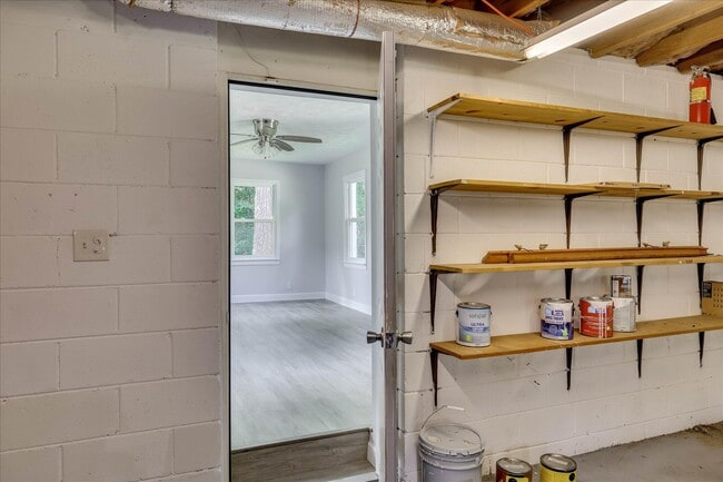 Building Photo - 2111 Huron Dr