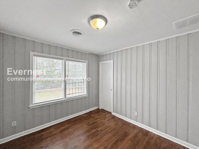 Building Photo - 1758 Woodburn Dr