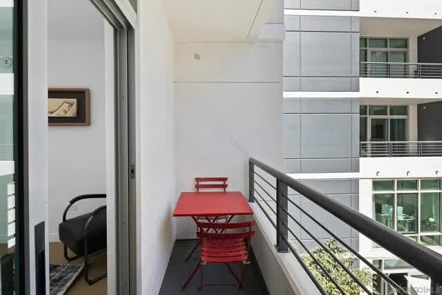 Building Photo - 425 W Beech St