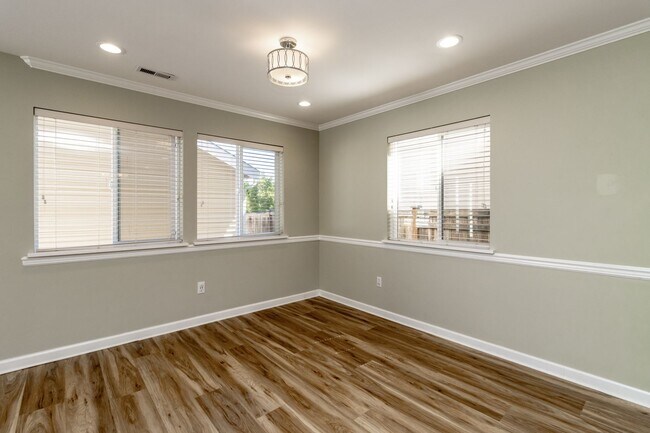 Building Photo - 3 bedroom, 2.5 bath DuPont home featuring AC!