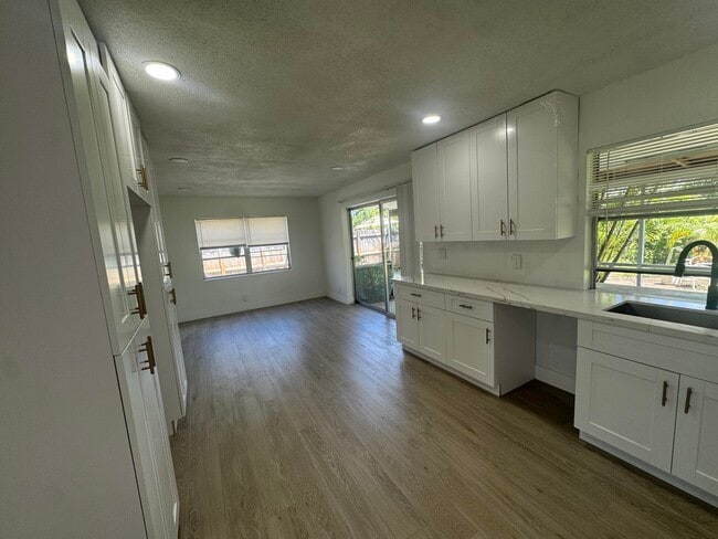 Building Photo - 6260 SW 6th St