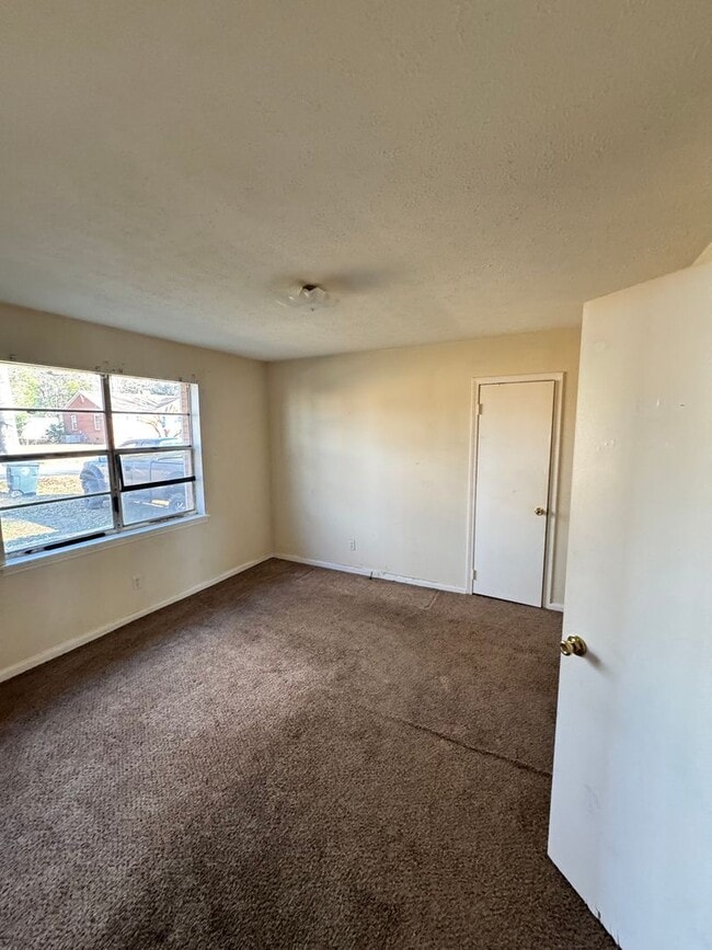 Building Photo - 128 Woodland Ave