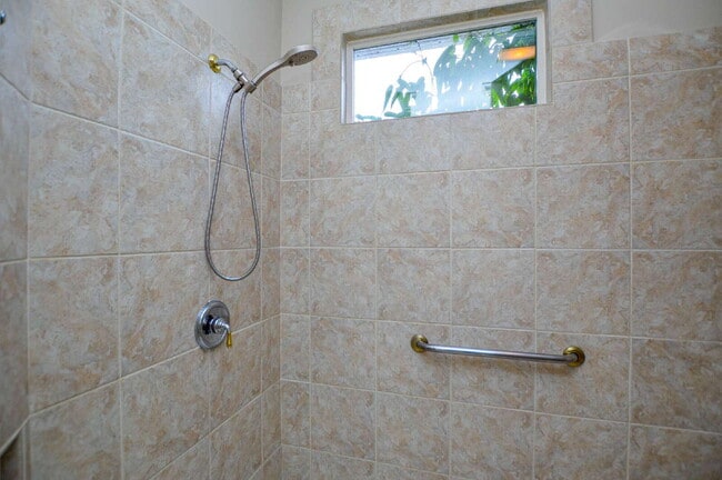 Building Photo - 986 Blakeley Walk