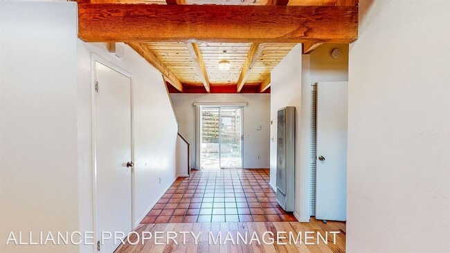 Building Photo - 3 br, 2 bath House - 72 Kingston Lane (Way