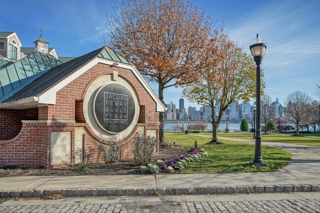 Building Photo - 379 Kingston Ct