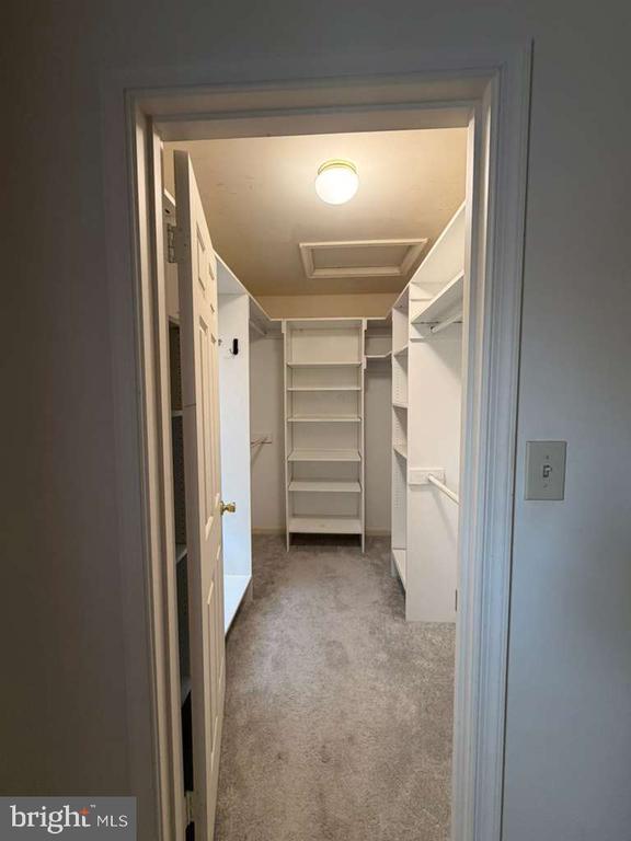 Building Photo - 5976 Norham Dr