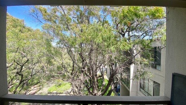 Building Photo - Top-floor Studio at Watergate