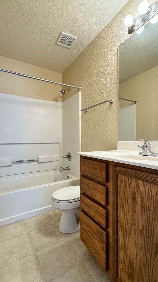 Building Photo - Southwest - 3 bedroom, 2 bath house with a...