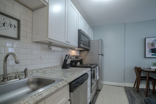 Building Photo - 3811 Mercier St