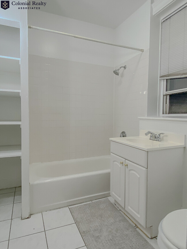 Building Photo - 6 Camelot Ct