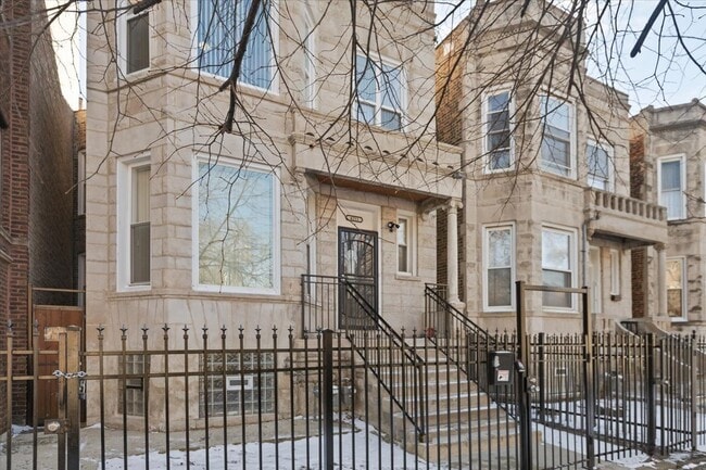 Building Photo - 4211 W Gladys Ave