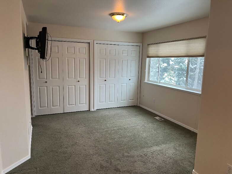 Building Photo - 4766 Grumman St