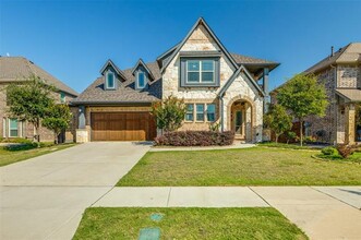 Building Photo - 700 Sahallee Dr