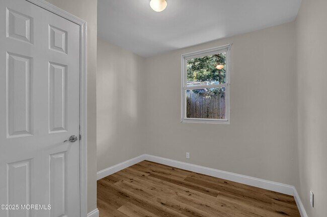 Building Photo - 218 Falcon Dr