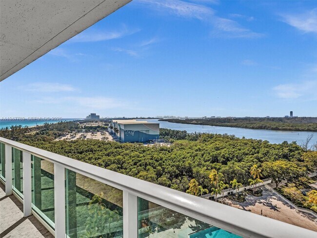 Building Photo - 100 Bayview Dr