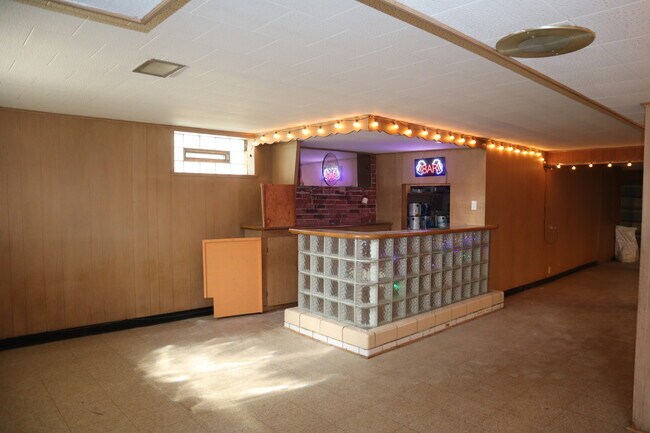 Building Photo - 8755 S Fairfield Ave