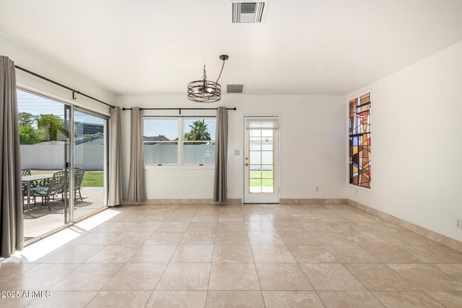 Building Photo - 6925 E Rancho Vista Dr