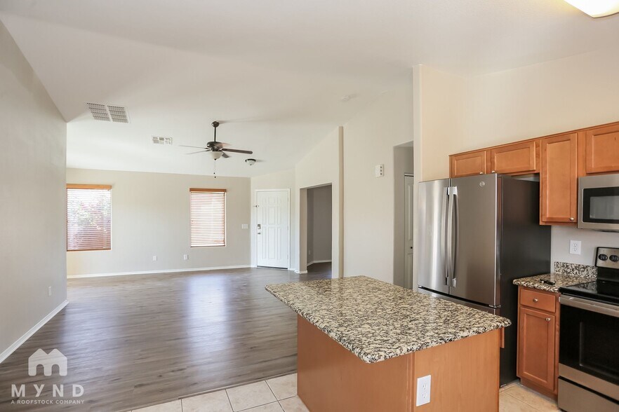 Building Photo - 41613 W Sunland Dr