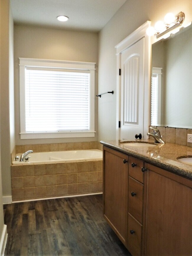 Building Photo - Beautiful 3 bed 2.5 bath home in the Cobblefield Crossing Subdivision in Meridian.