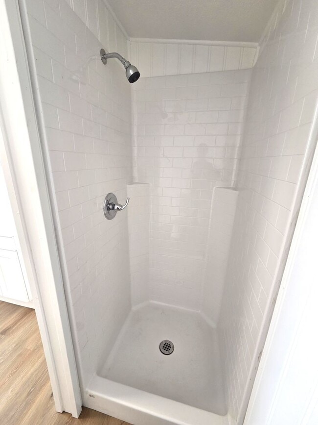 Building Photo - Remodeled 2 Bedroom 1 Bath Home